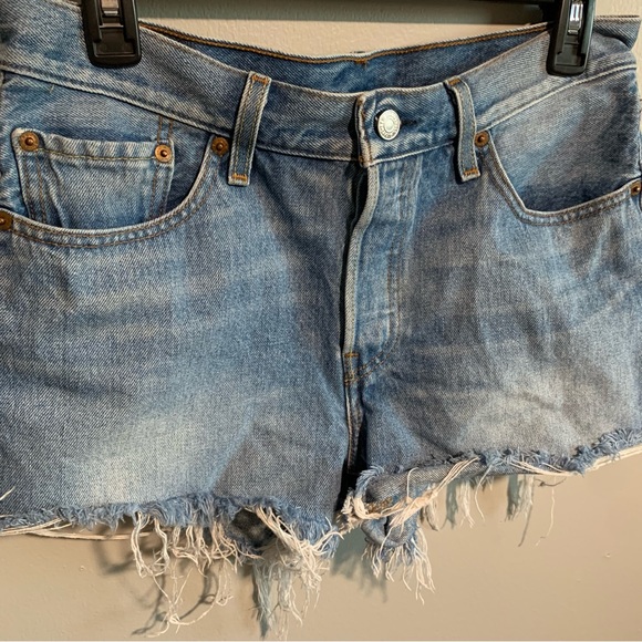 Levi’s 501 Medium Wash Frayed Denim Shorts-28 - Picture 2 of 6